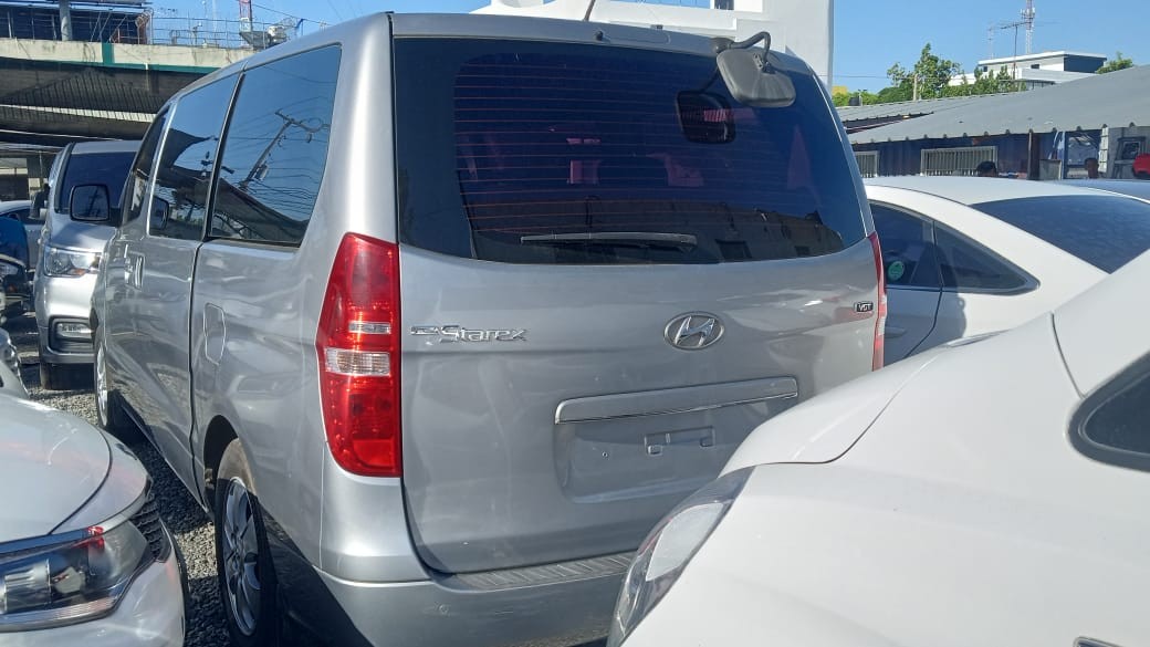 jeepetas y camionetas - HYUNDAI GRAND STAREX 2019 GRIS 5