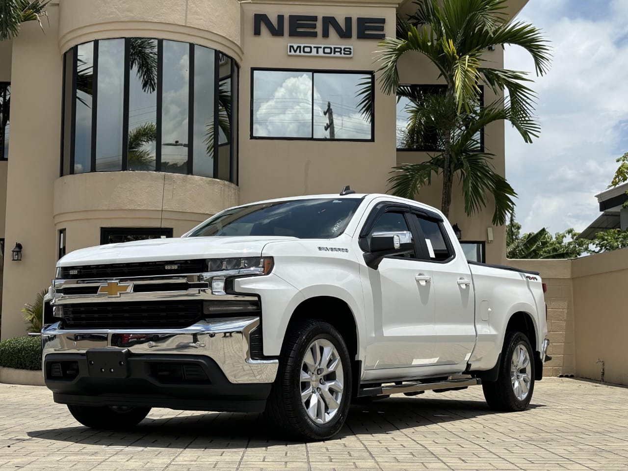 jeepetas y camionetas - Chevrolet Silverado 1500 4x4 año 2020.