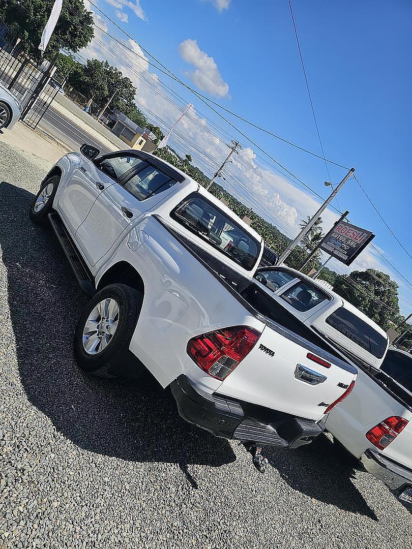 jeepetas y camionetas - Toyota Hilux 2020 automática 4×4 2