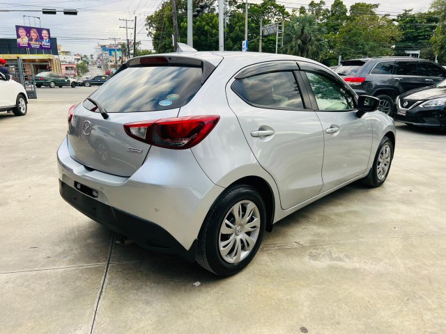 carros - Mazda Demio 2019
 4