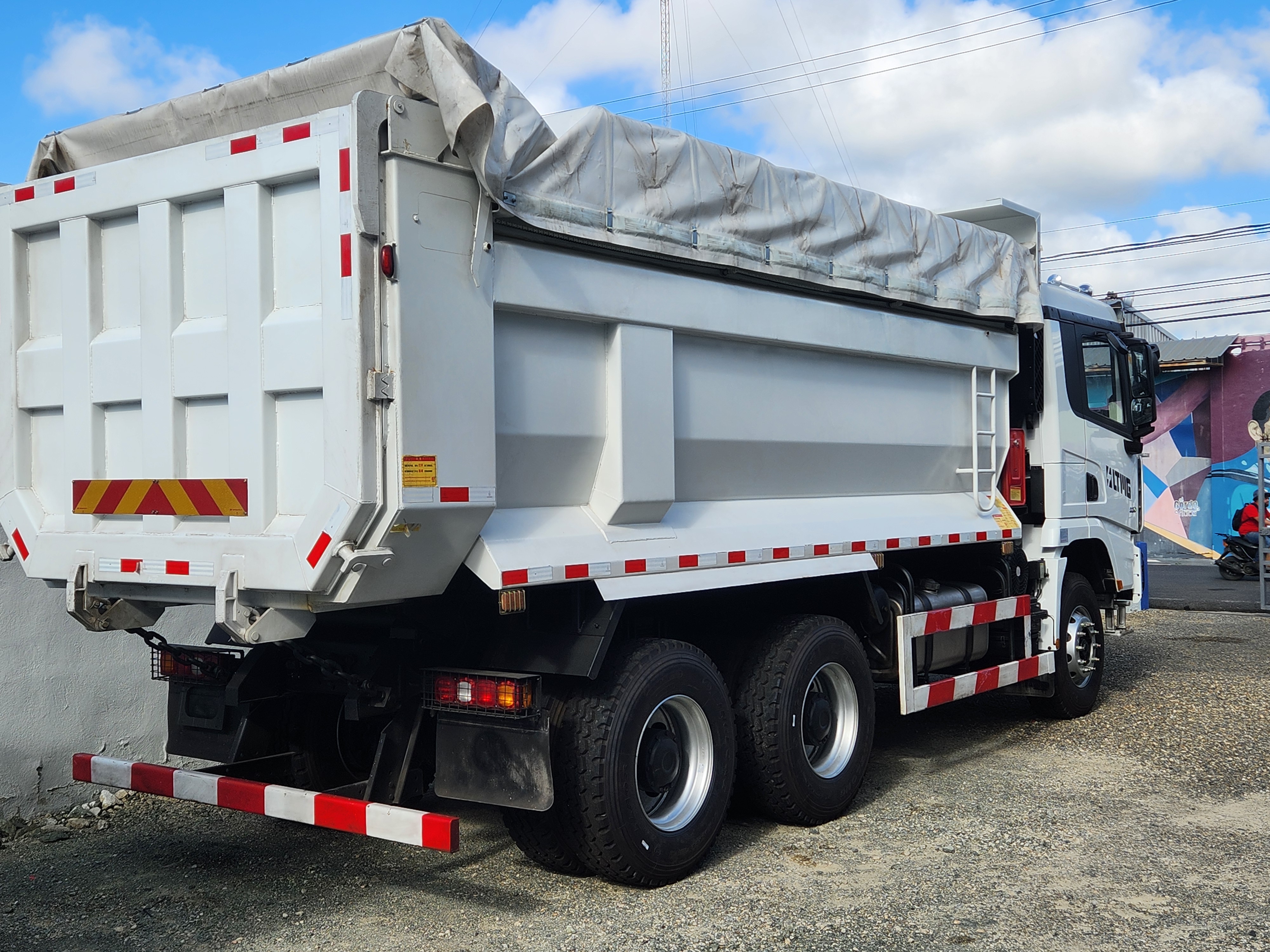 otros vehiculos - camión volteo de 20 metro nuevo y compactador de basura recién importados.  6