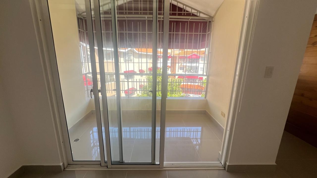 apartamentos - Apto con terraza en venta en el residencial colinas del oeste, Santo Domingo 8