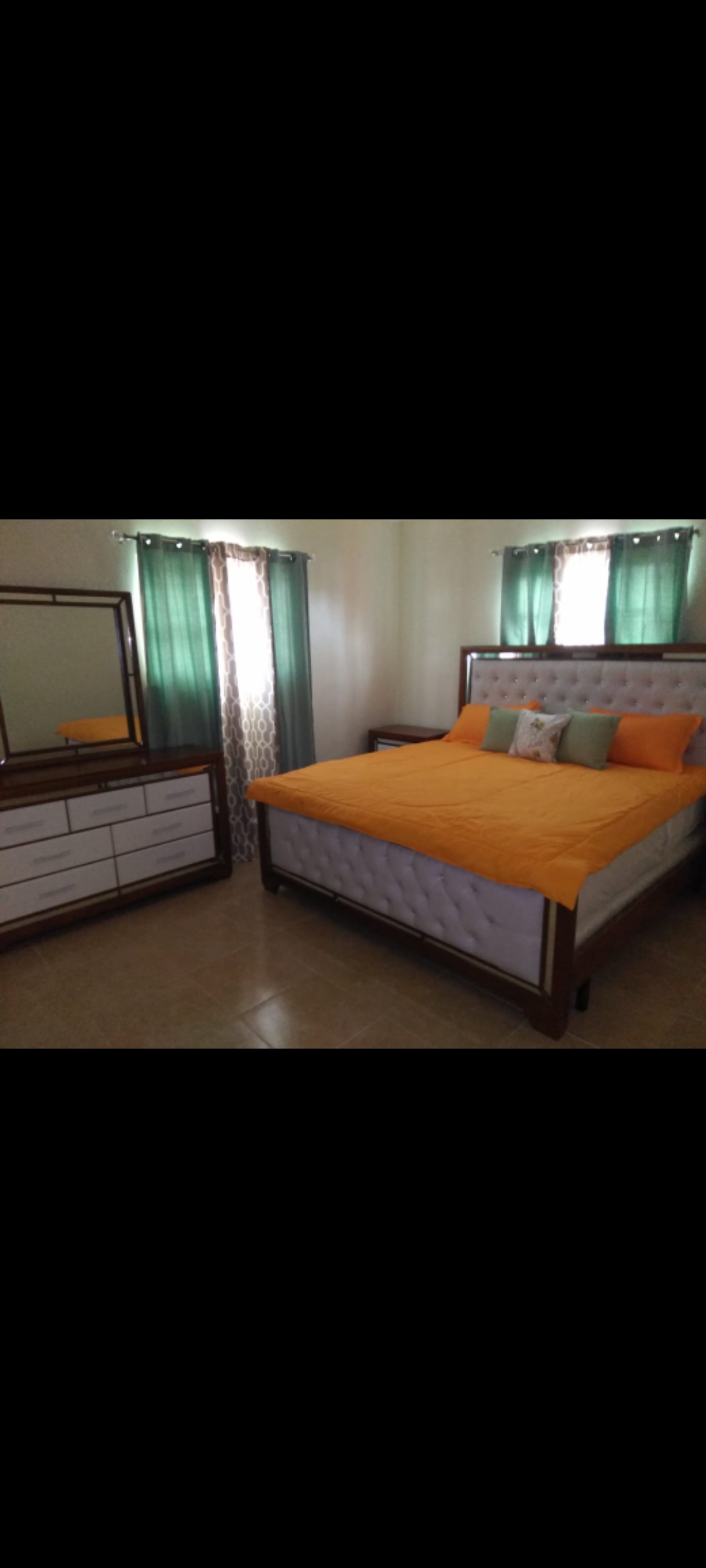 casas vacacionales y villas - Casa de 2 Niveles En Pueblo Bavaro 3 Dormitorios Más Habitacion servicios 2