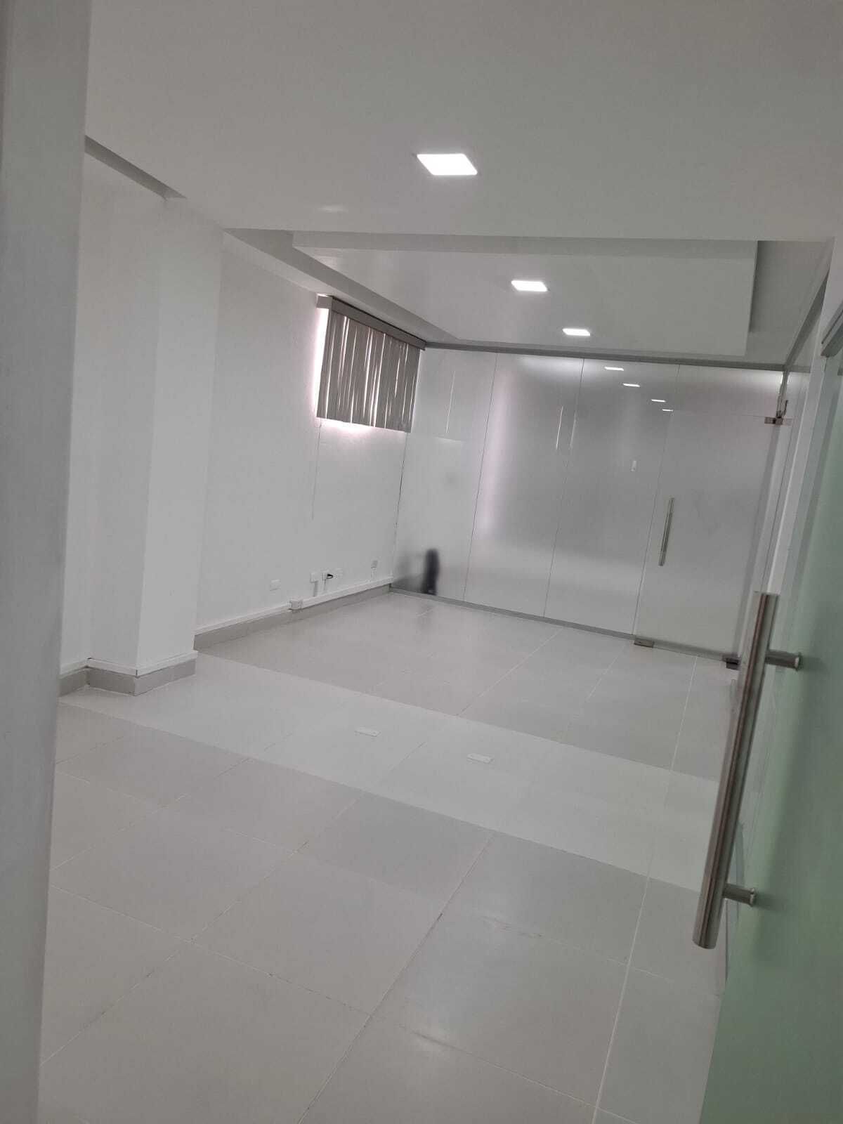 oficinas y locales comerciales - Local 73 MTS 3er Piso Para Oficina En Arroyo Hondo