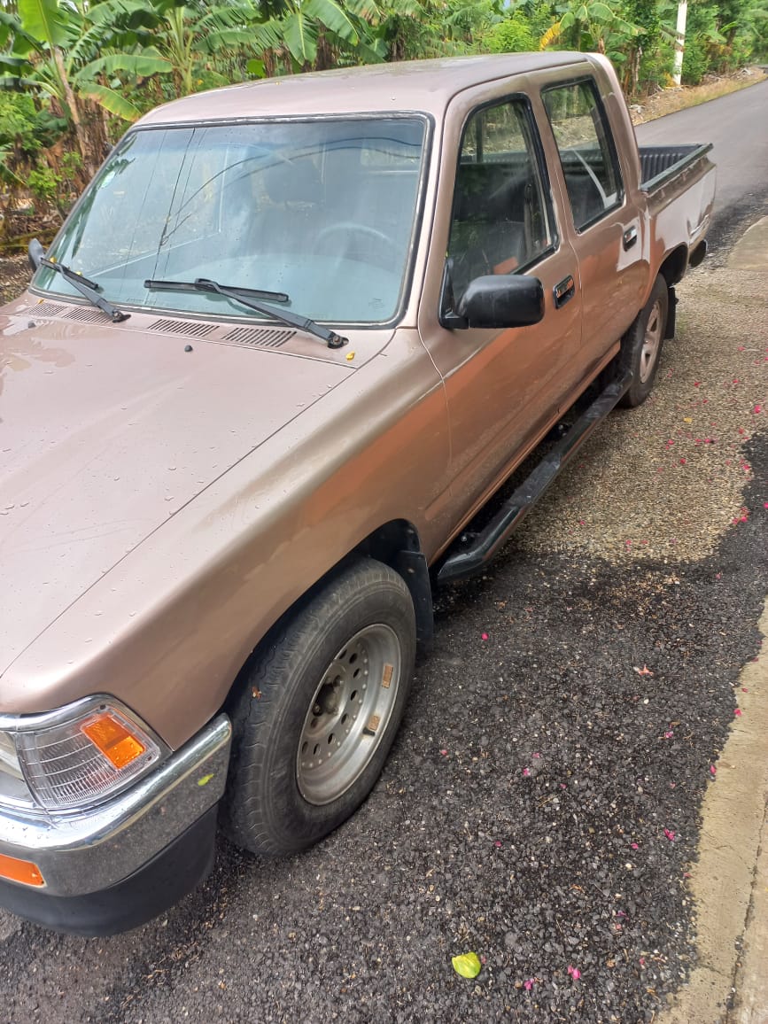 jeepetas y camionetas - Toyota hilux 1990 4