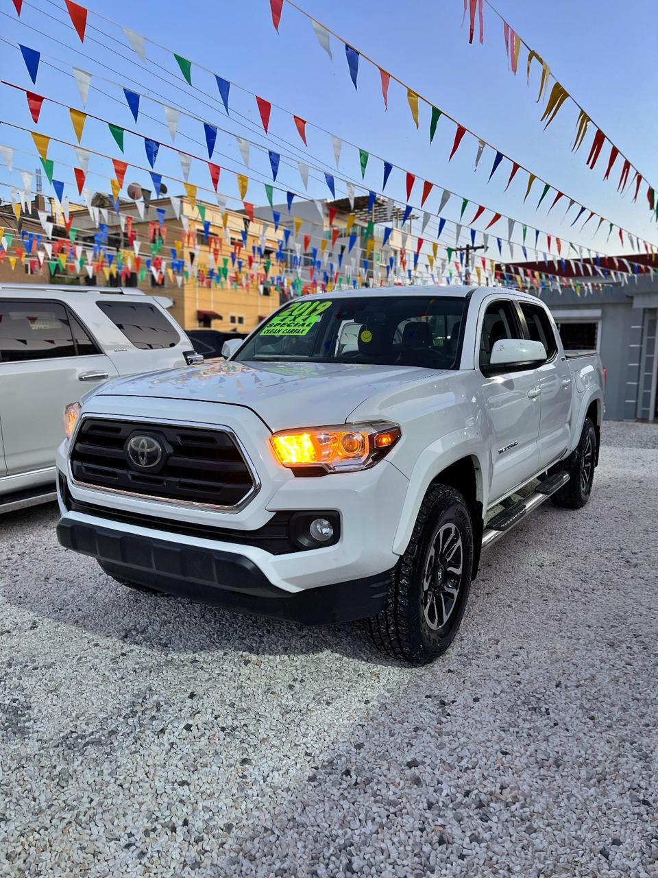 jeepetas y camionetas - Toyota Tacoma 2019 clean 3