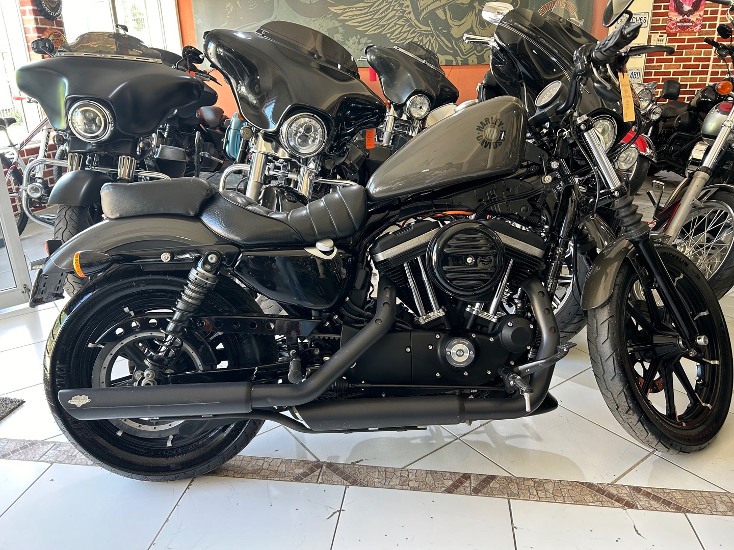 motores y pasolas - Harley Davidson 883 año 2019 3