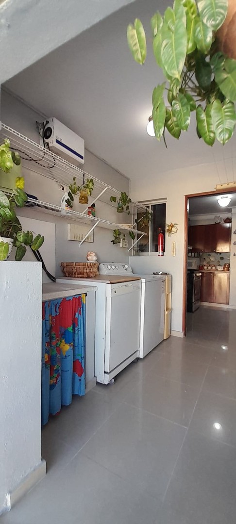 casas - Apartamento con terraza 4to piso en los Prados 
 2