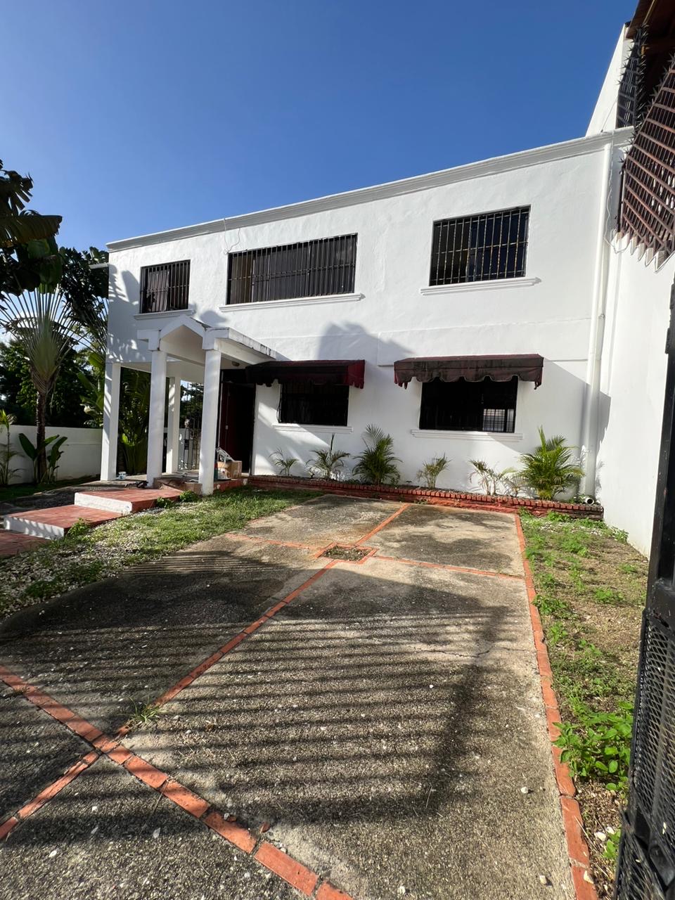 casas - Alquilo Casa en Arroyo Hondo, Santo Domingo  1