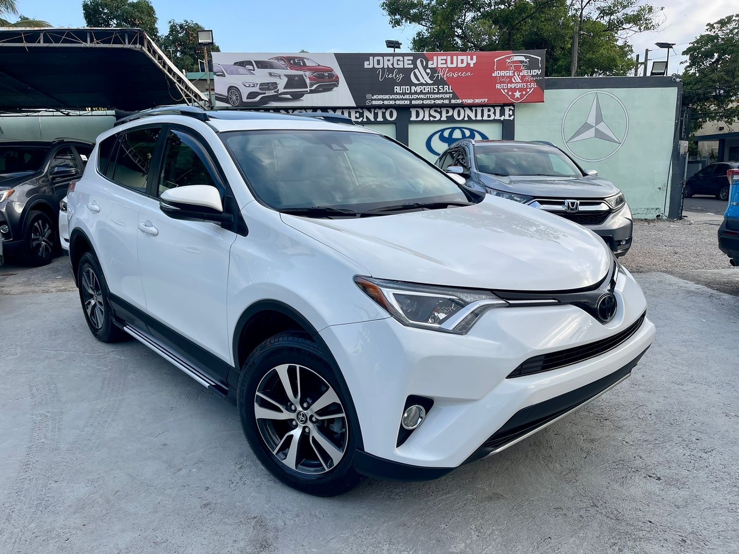 jeepetas y camionetas - Toyota Rav4 2018 XLE 