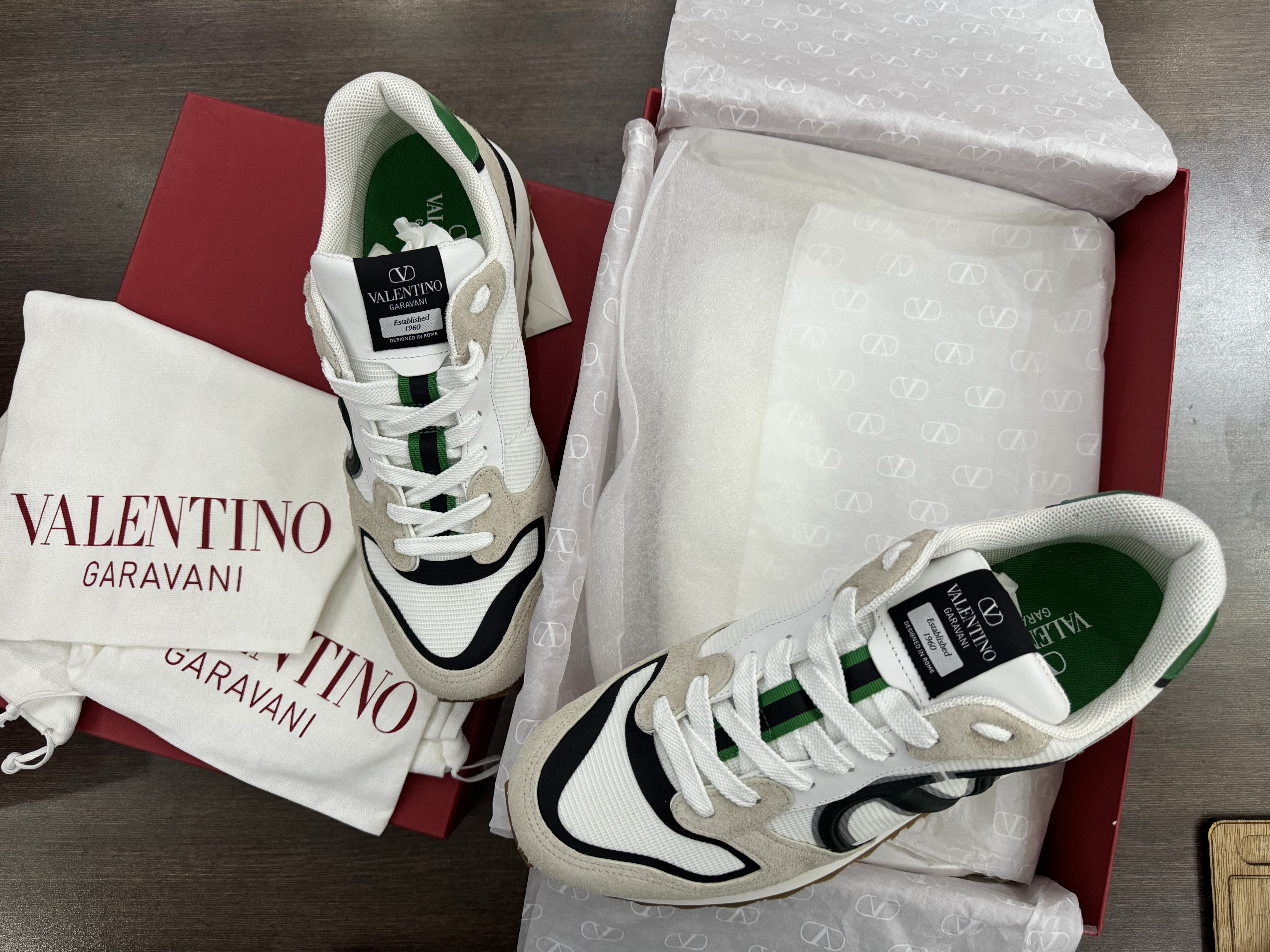 zapatos para hombre - Tenis Valentino Garavani V Logo Pace Size 42 1/2 Nuevo, Original US$ 415 NEG 1