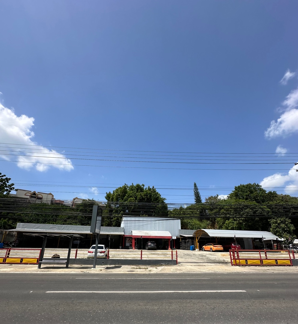 oficinas y locales comerciales - Edificación Comercial de 2000 Mt2 en Ave Estrella Sadhala Santiago