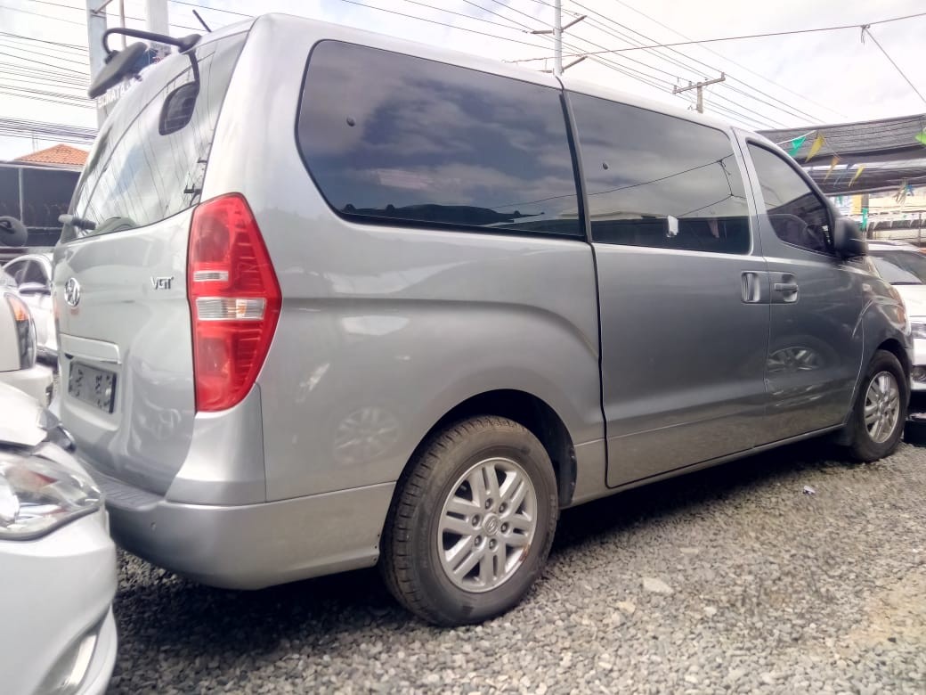 jeepetas y camionetas - HYUNDAI STAREX 2018 GRIS
DESDE: RD$1,320,100.00 4