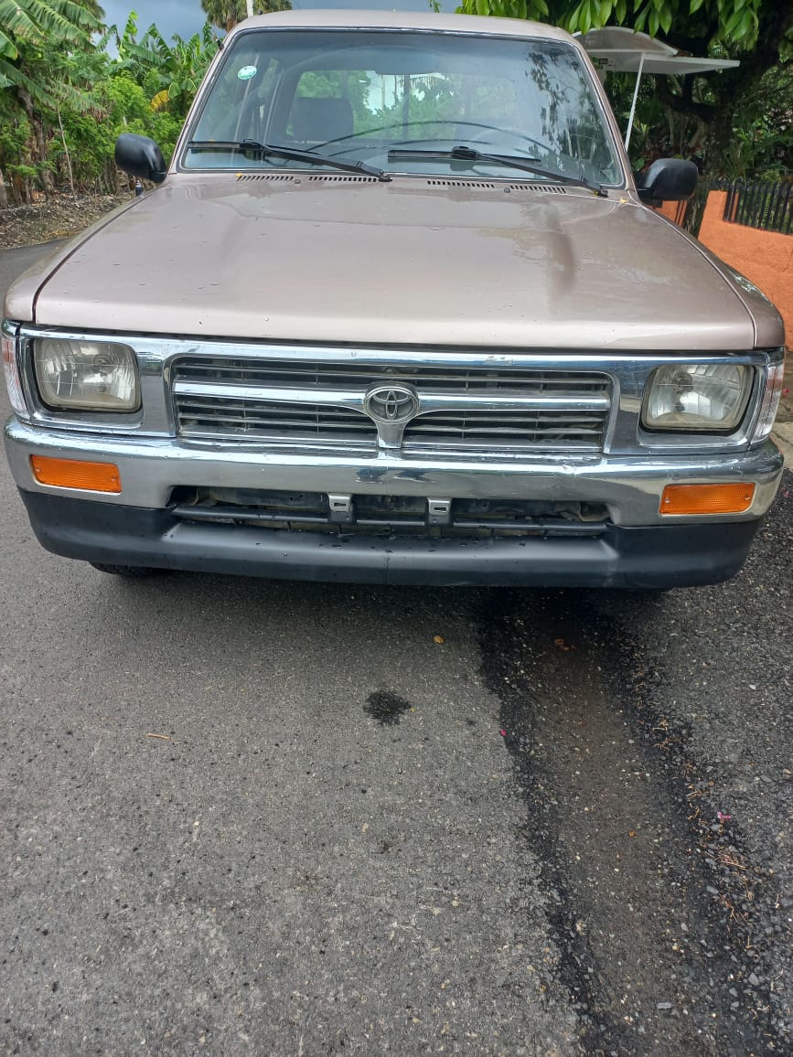 jeepetas y camionetas - Toyota hilux 1990 2