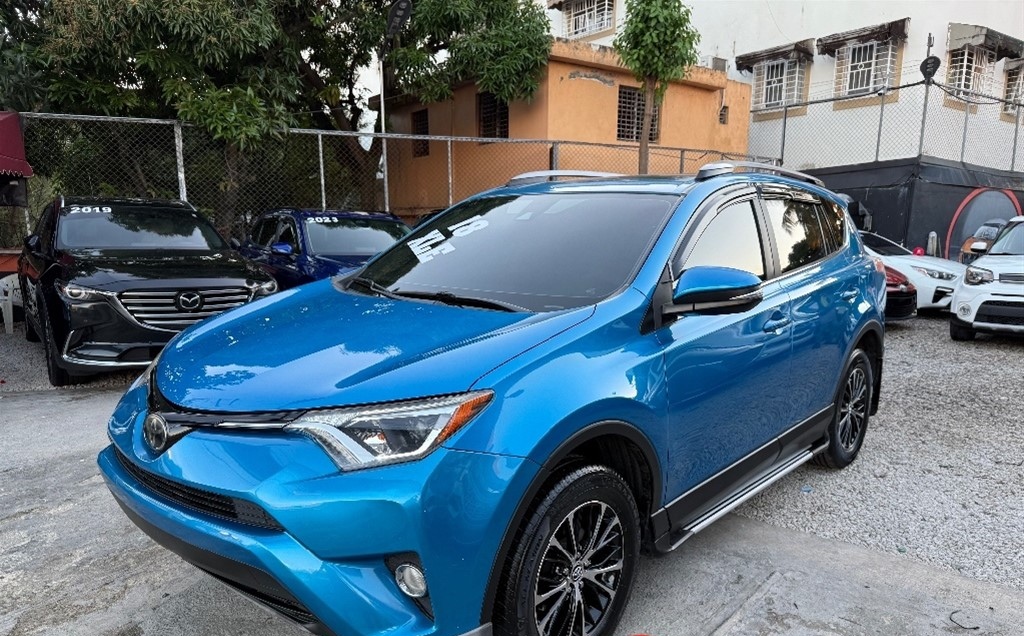 jeepetas y camionetas - 2018 Toyota Rav4 XLE 4x4 