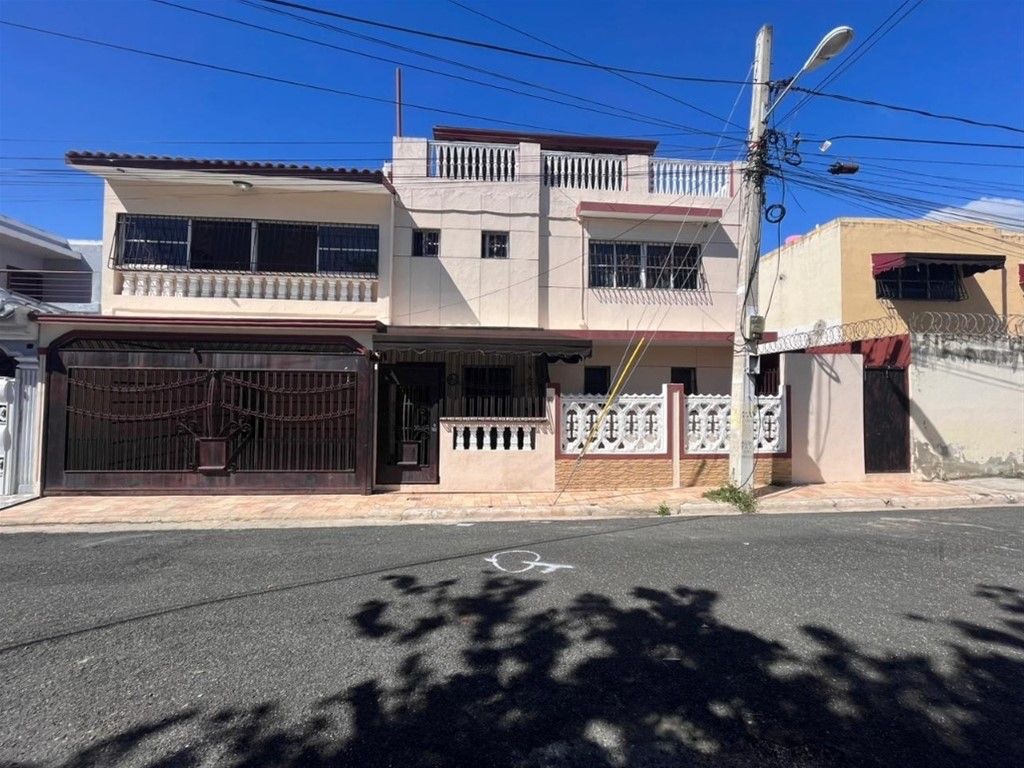 casas - Venta de casa en Santo Domingo Este
Casa en venta ubicada en Santo Domingo Este
 0