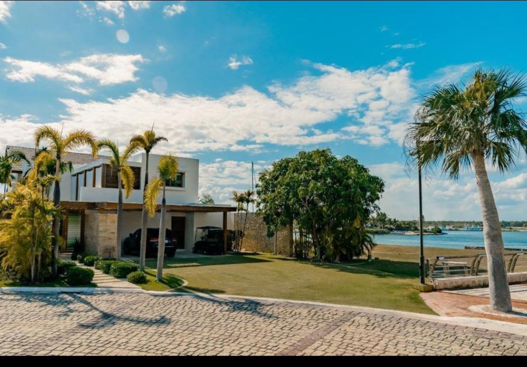 casas vacacionales y villas - Vendo Lujosa Villa en La Marina Punta Cana 22