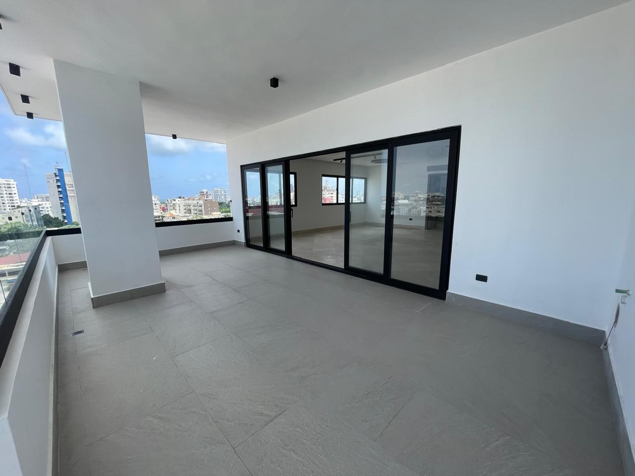 apartamentos - apartamento con terraza en el millon en venta  2