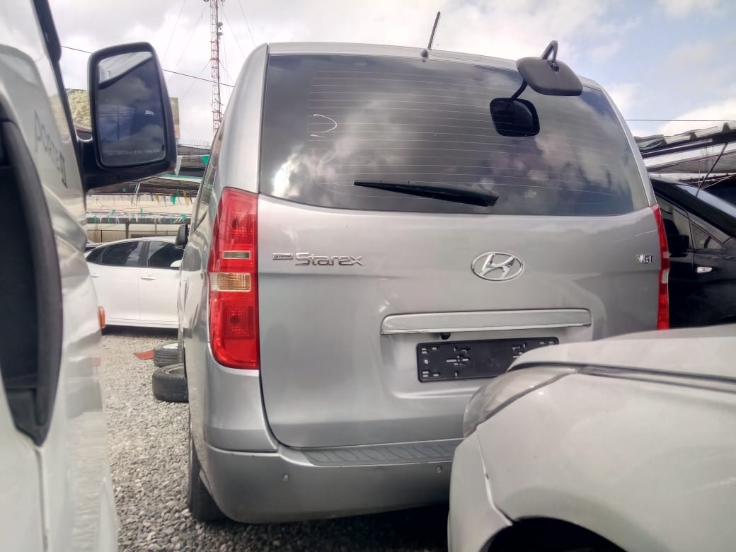 jeepetas y camionetas - HYUNDAI STAREX 2018 GRIS
DESDE: RD$1,320,100.00 5