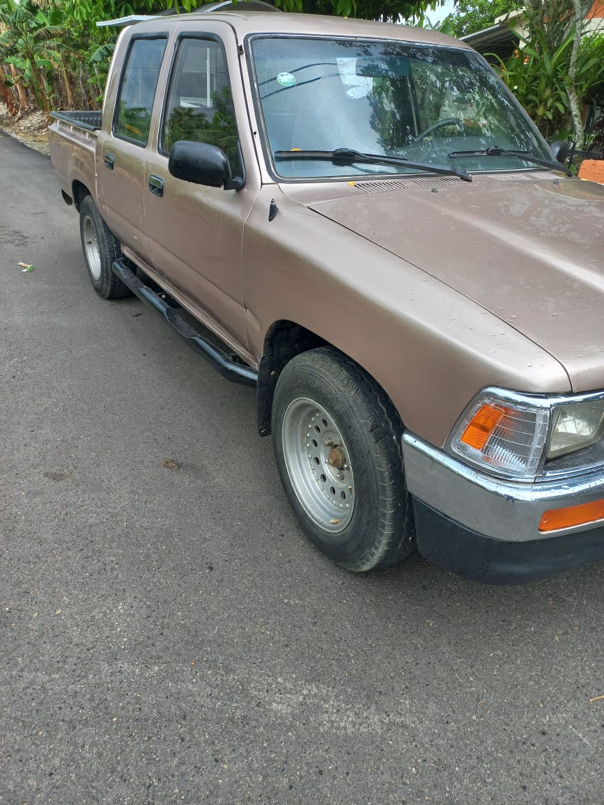 jeepetas y camionetas - Toyota hilux 1990 3