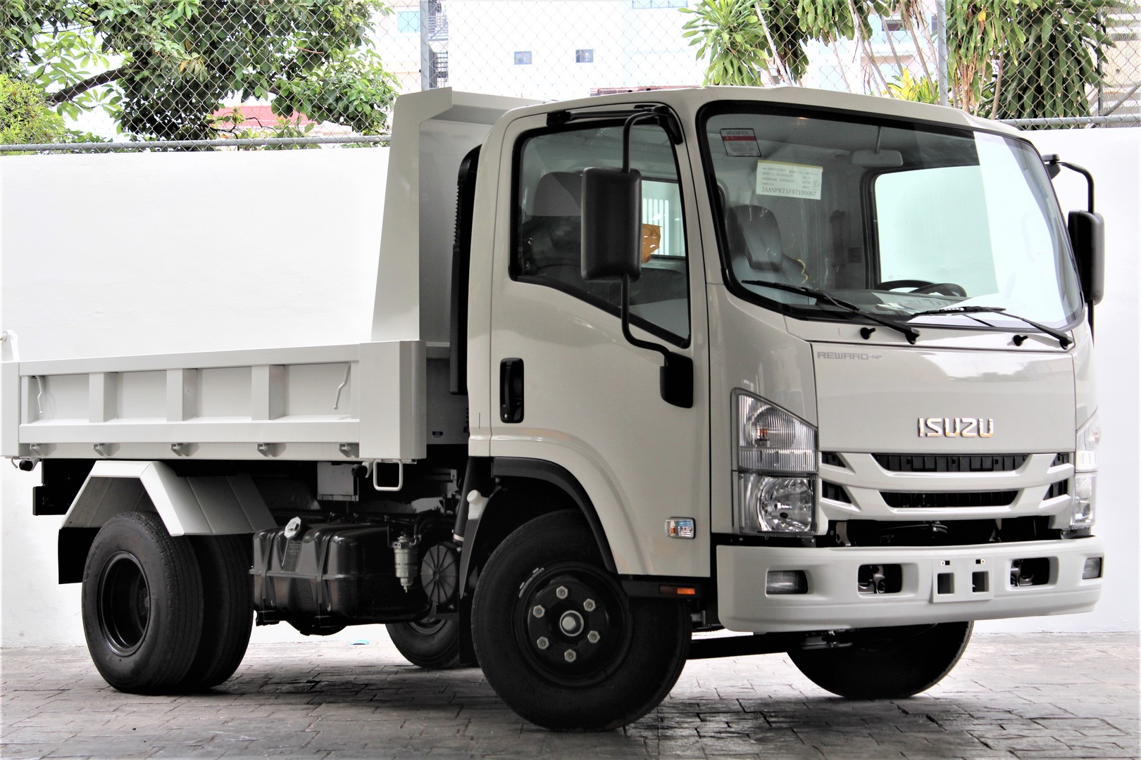 camiones y vehiculos pesados - ISUZU VOLTEO 2025