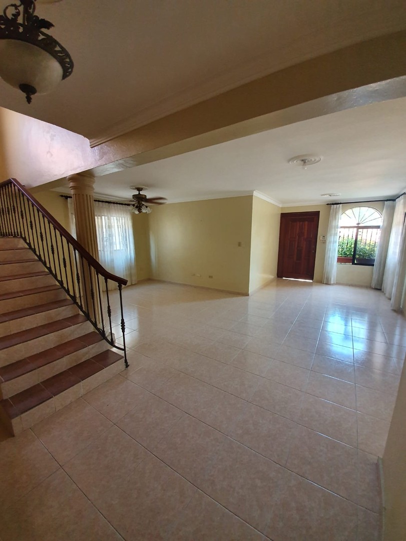 casas - Altos de Arroyo Hondo III, Distrito Nacional, Santo Domingo
Se Vende casa en Alt 8