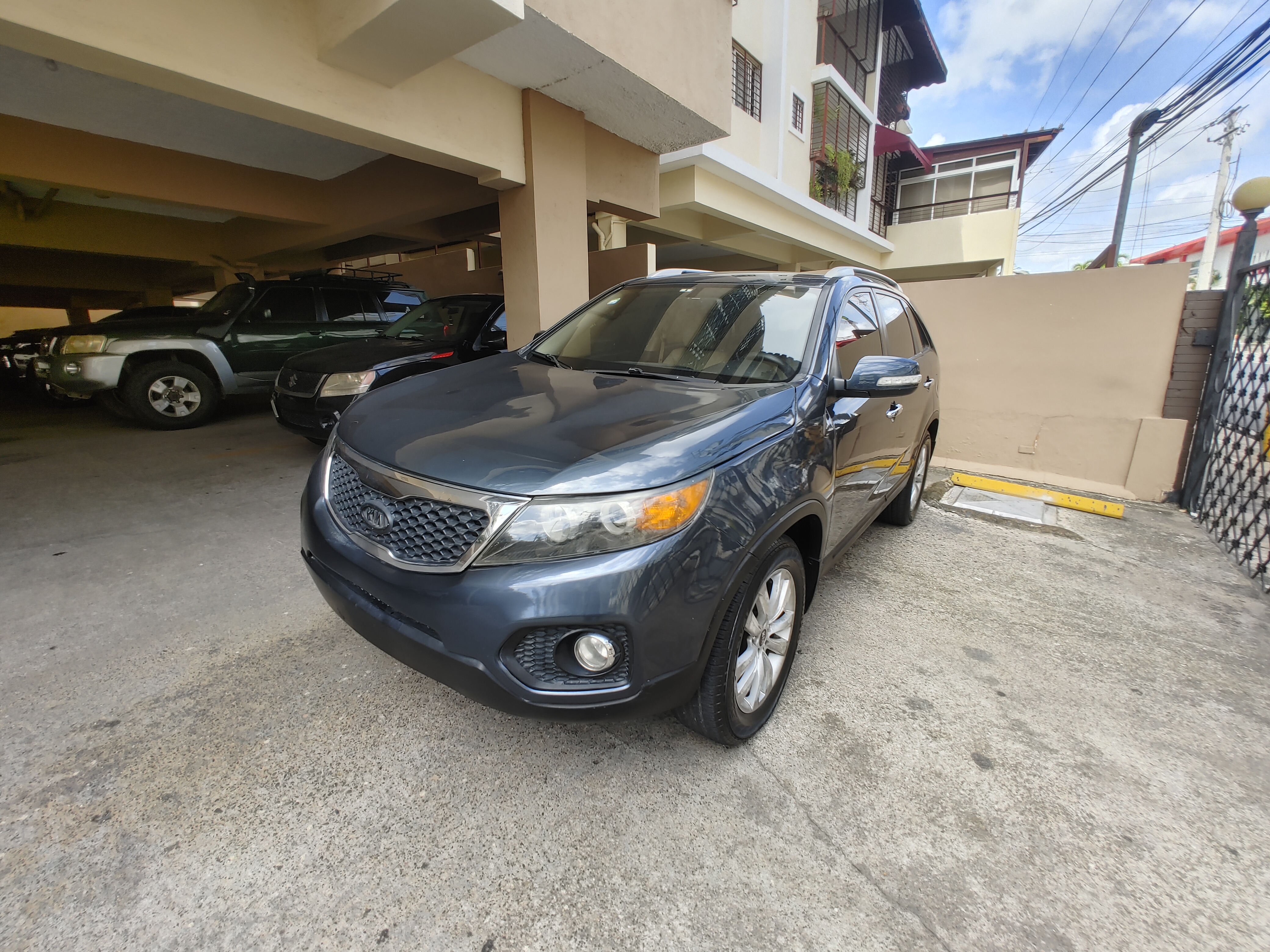 jeepetas y camionetas - Kia Sorento 2011 full Diesel 3 filas de asientos 4