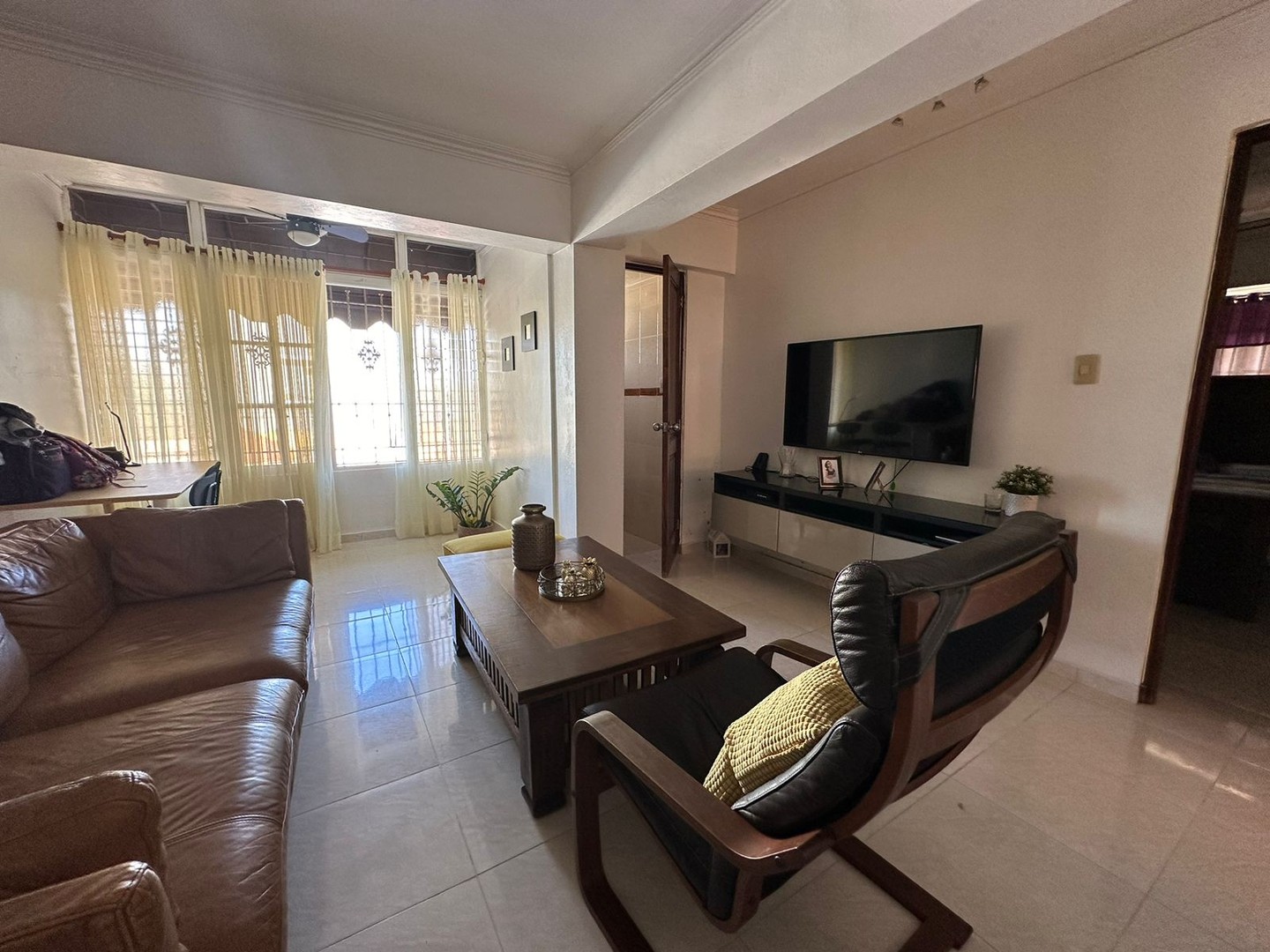 apartamentos - Vendo apto en venta en la avenida independencia zona residencial 3erpiso. RD$6.4 9