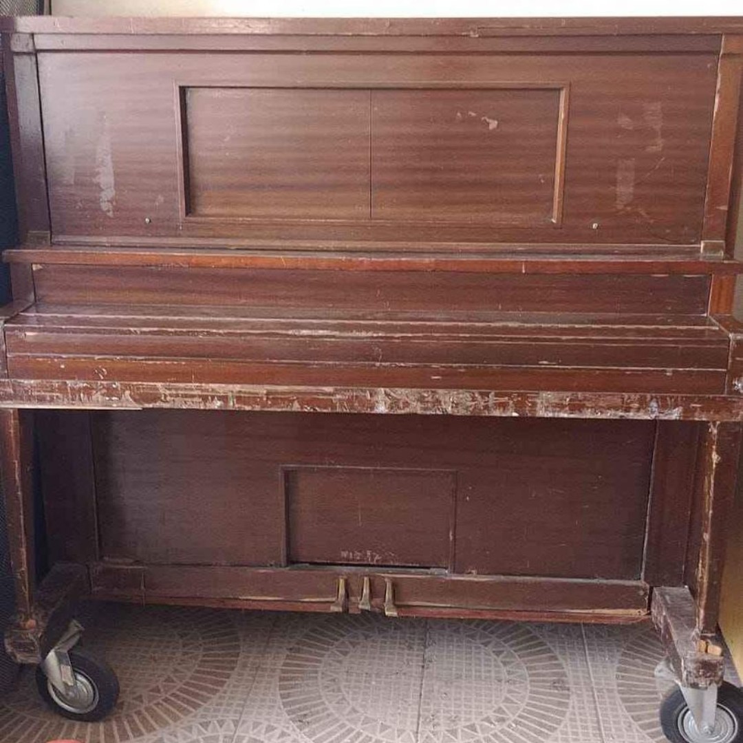 instrumentos musicales - vendo Piano en perfecto estado, yestá afinado,lo vendo por cuestión de espacios.