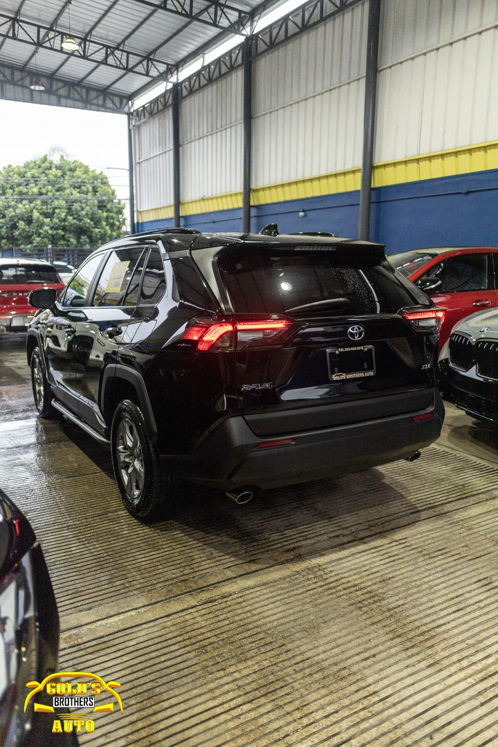 jeepetas y camionetas - Toyota Rav4 XLE 2024 Recien Importada Clean Carfax 3