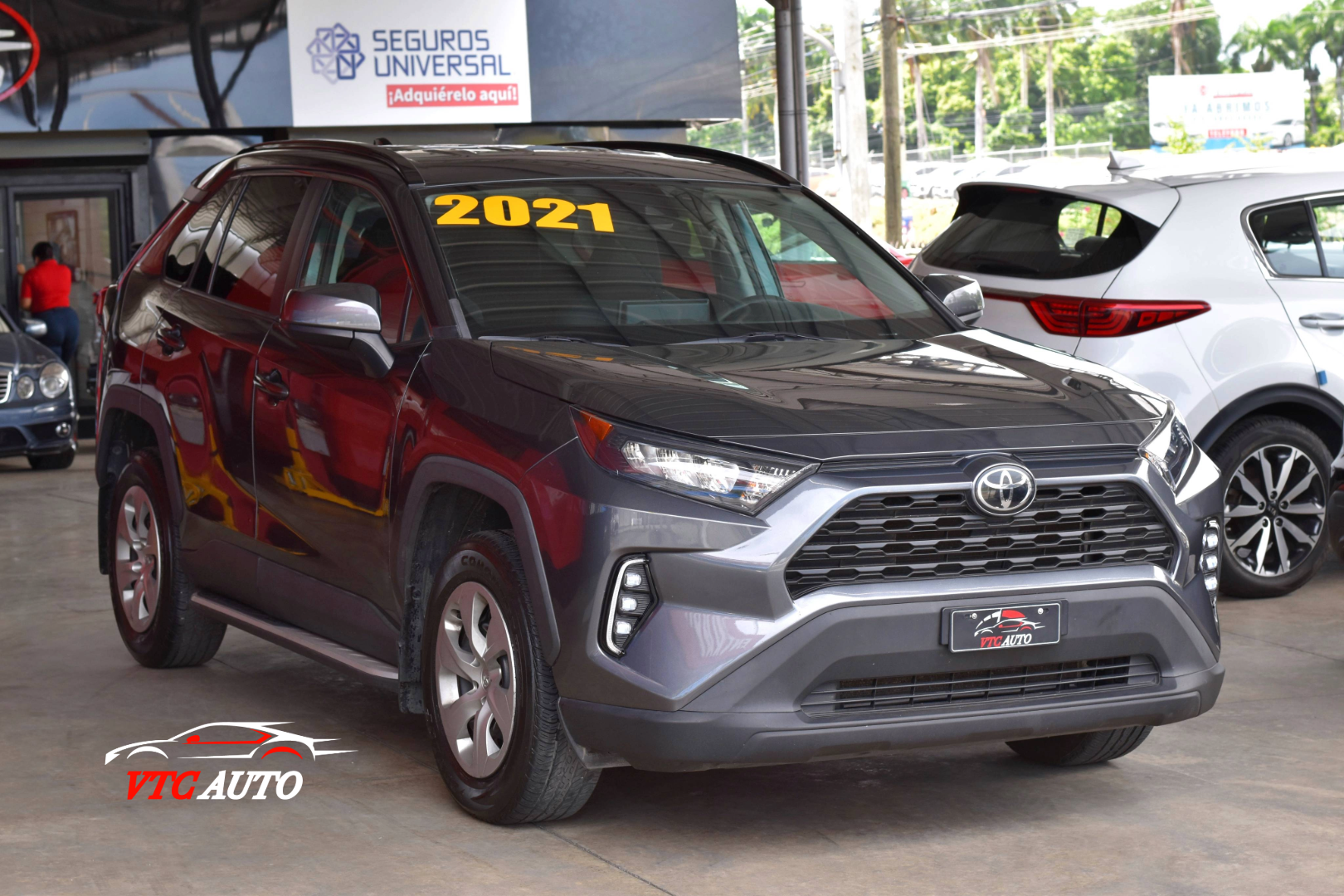 jeepetas y camionetas - Toyota RAV4 LE 2021