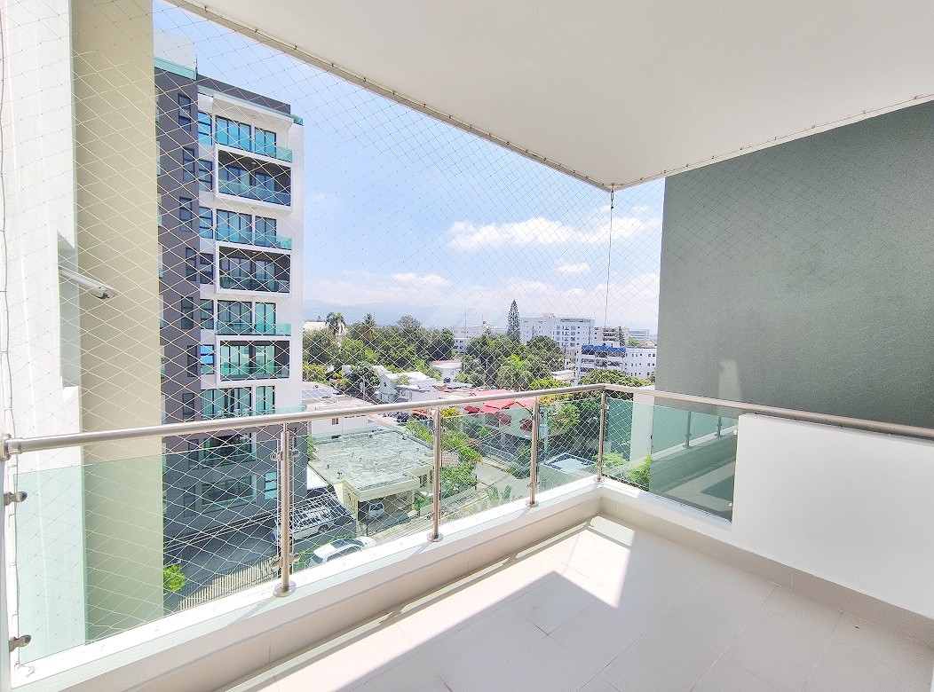 apartamentos - TORRE CON GIMNASIO Y PARQUEOS TECHADOS LA ESMERALDA SANTIAGO  2