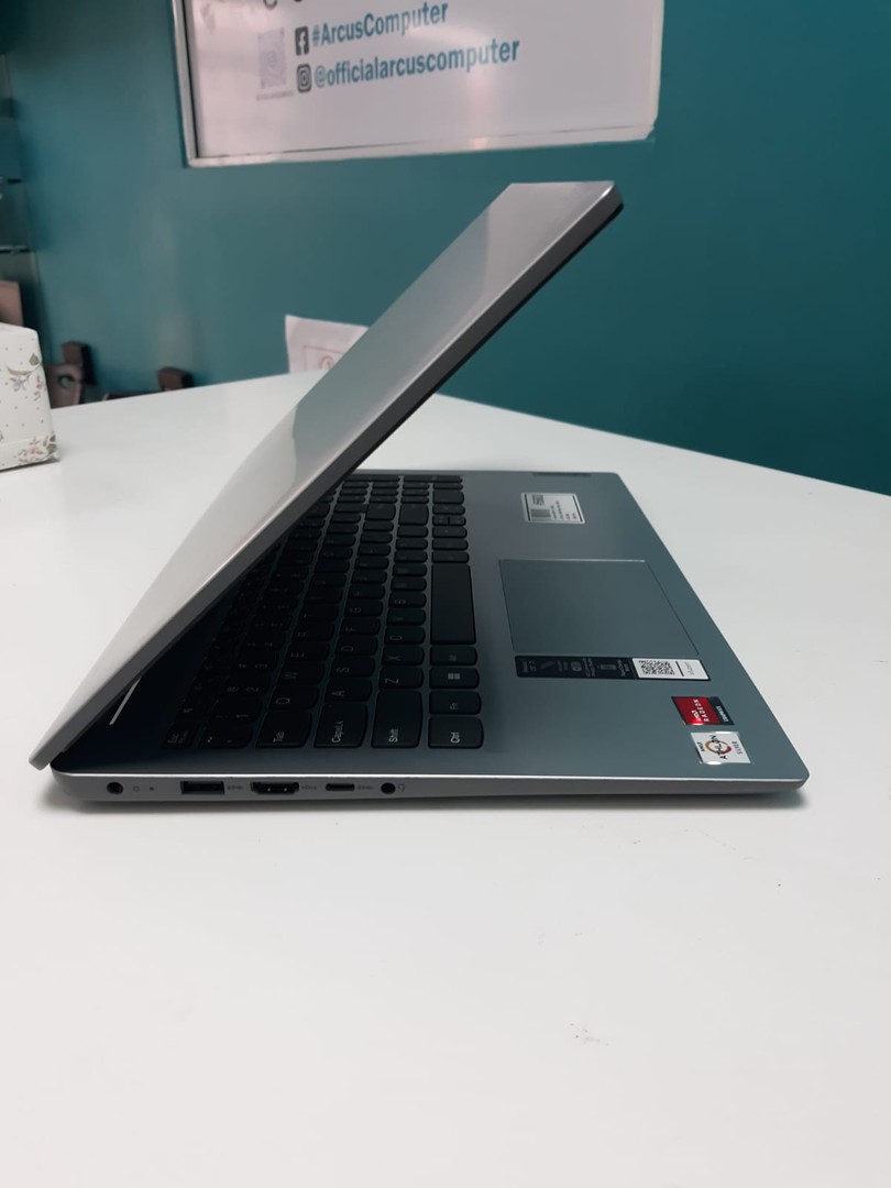 computadoras y laptops - Laptop, Lenovo IdeaPad 1 15ADA7 / 10th Gen, AMD Athlon Silver 3050U/ 4GB DDR4 /  6