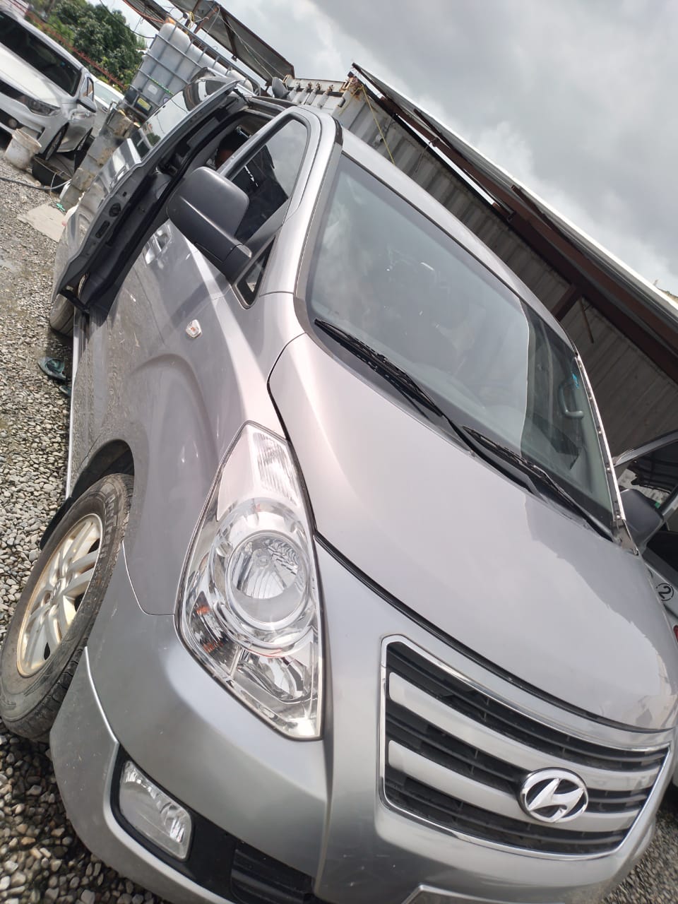 jeepetas y camionetas - HYUNDAI STAREX 2018 GRIS DESDE: RD$1,300,100.00