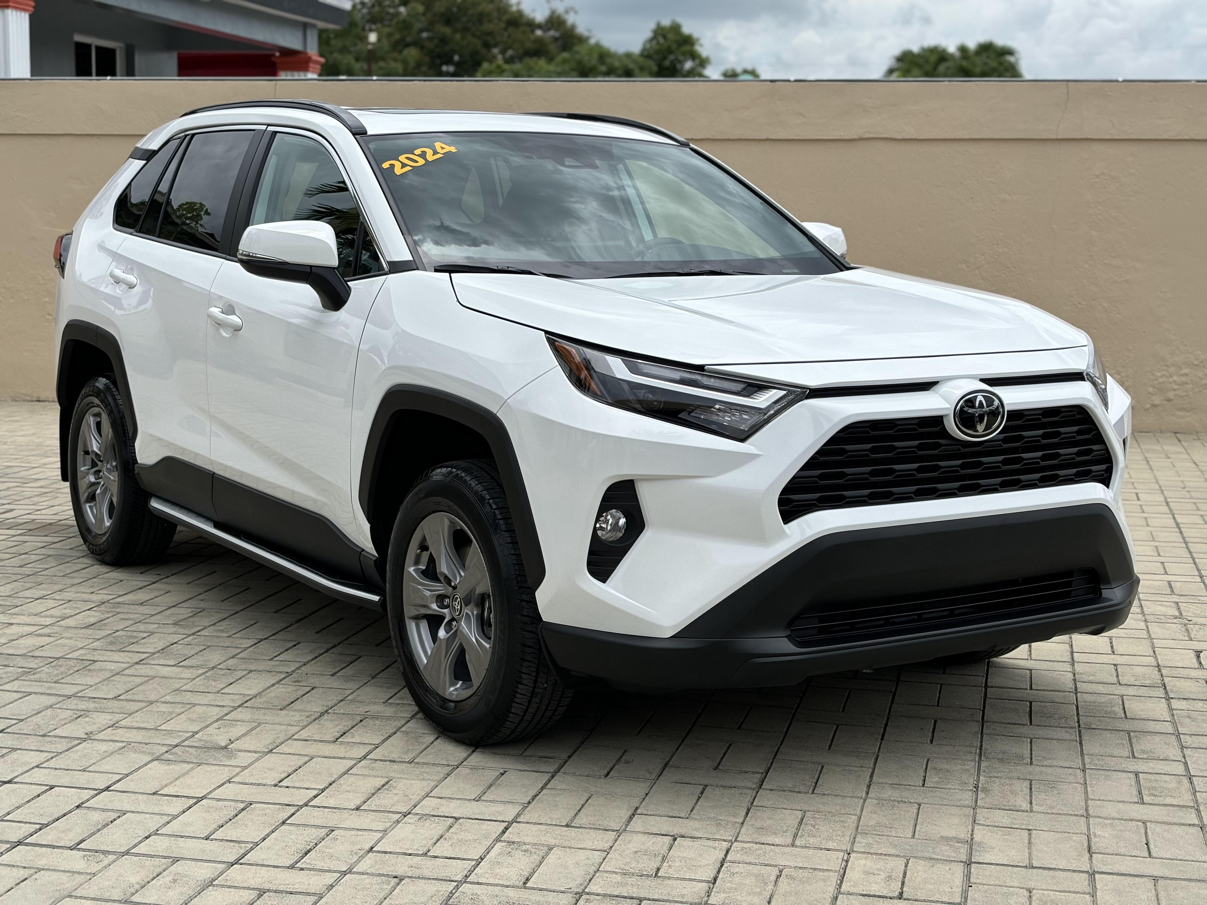 jeepetas y camionetas - Toyota RAV4 XLE 4x4 año 2024 Recién Importada. 1