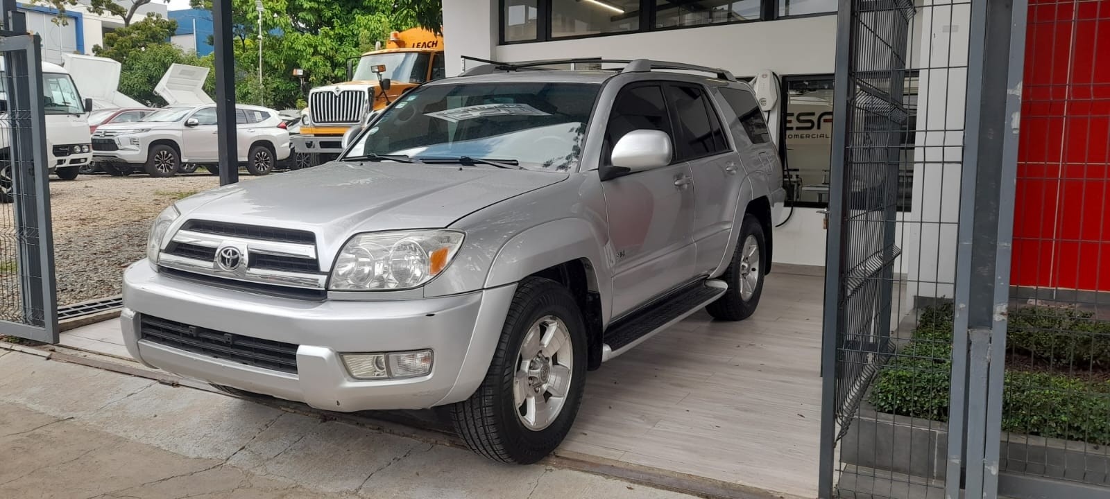 jeepetas y camionetas - Toyota 4runner SR5 2005 7