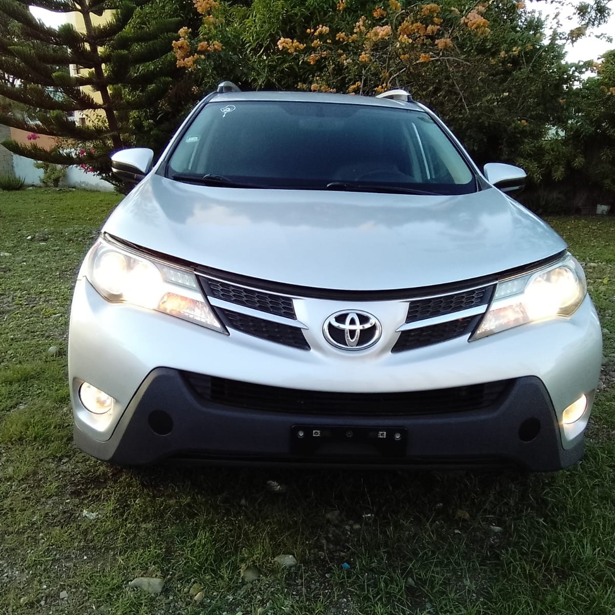 jeepetas y camionetas - Toyota rav4 2015 0