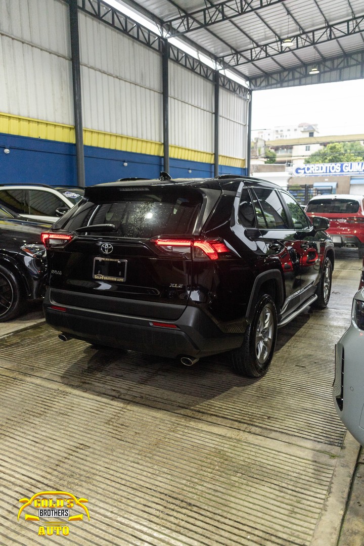 jeepetas y camionetas - Toyota Rav4 XLE 2024 Recien Importada Clean Carfax 4