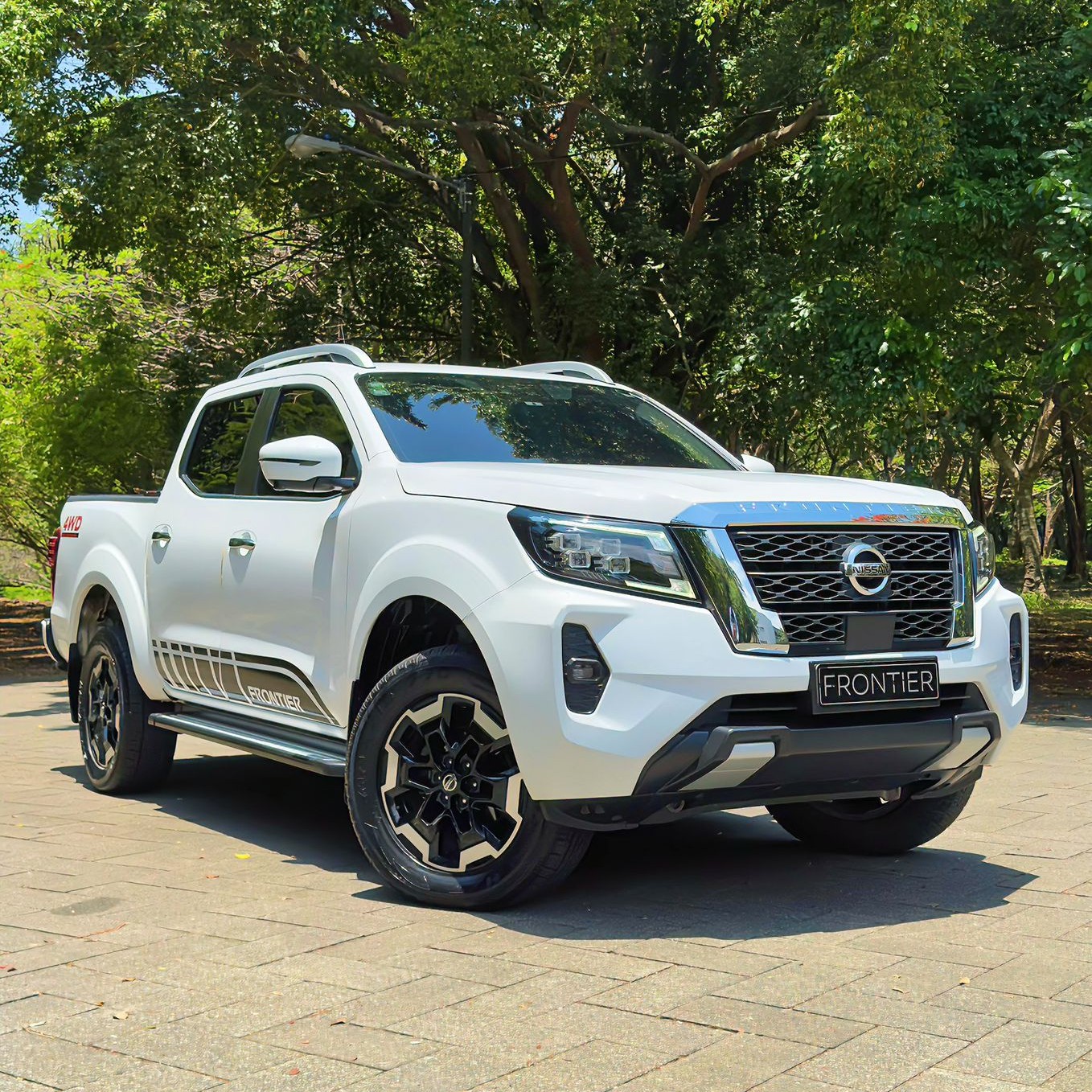 jeepetas y camionetas - Impecable Nissan frontier LE 2022 4x4 excelente condiciones 