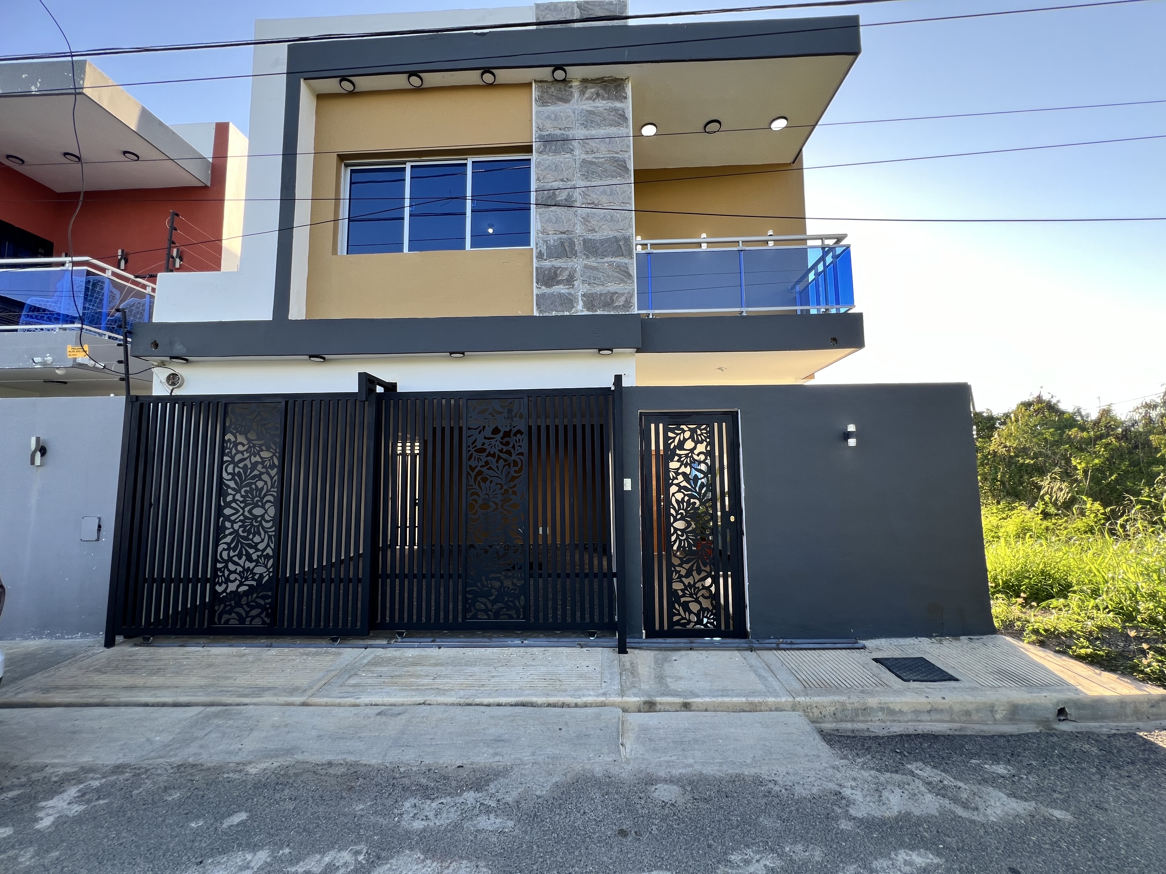 casas - venta de casa en la autopista de san isidro brisa oriental Santo Domingo este 