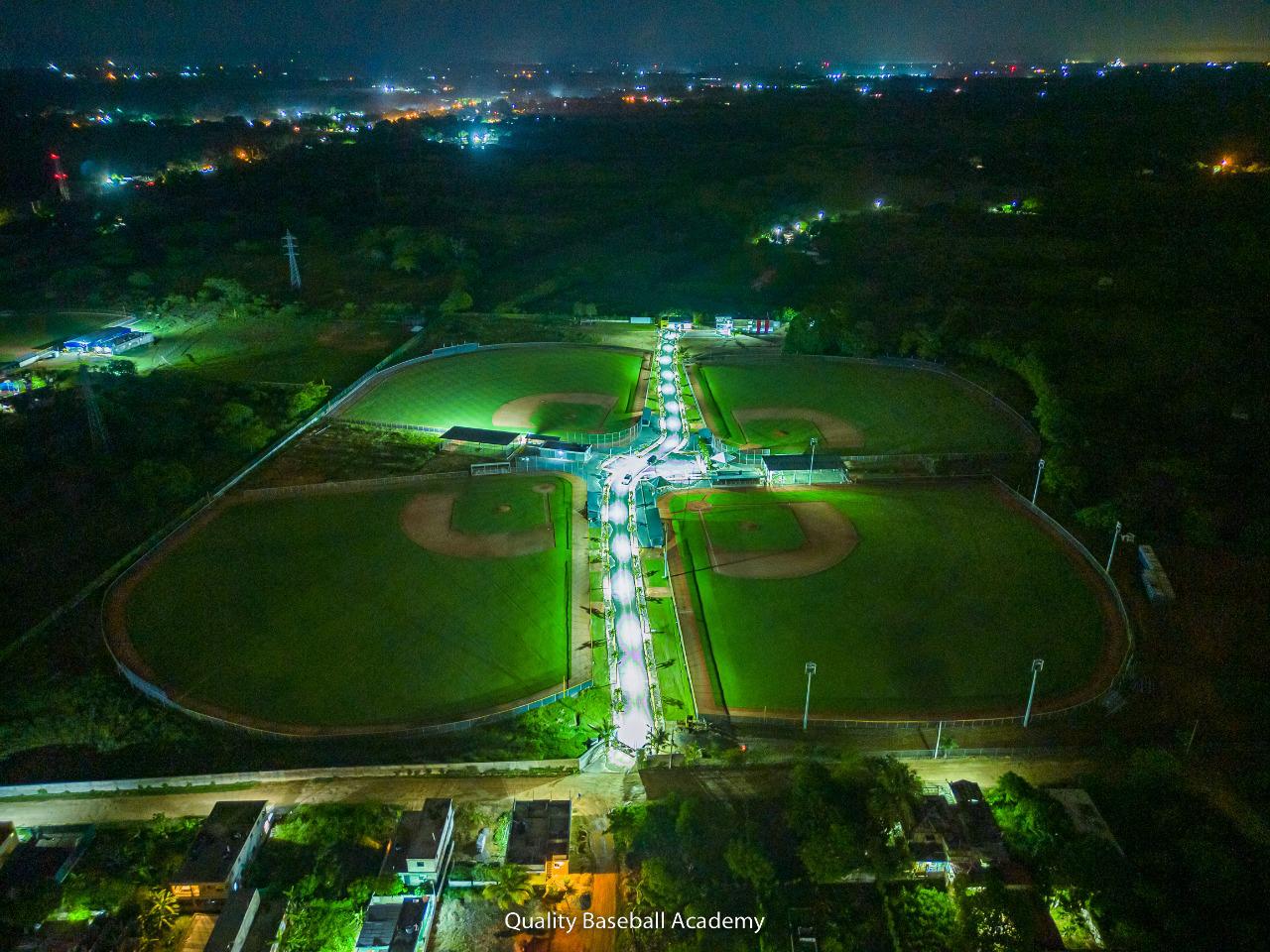 solares y terrenos - VENTA ACADEMIA DE BASEBALL TERRENO APT0 PARA OTROS USOS “SANTO DOMINGO”