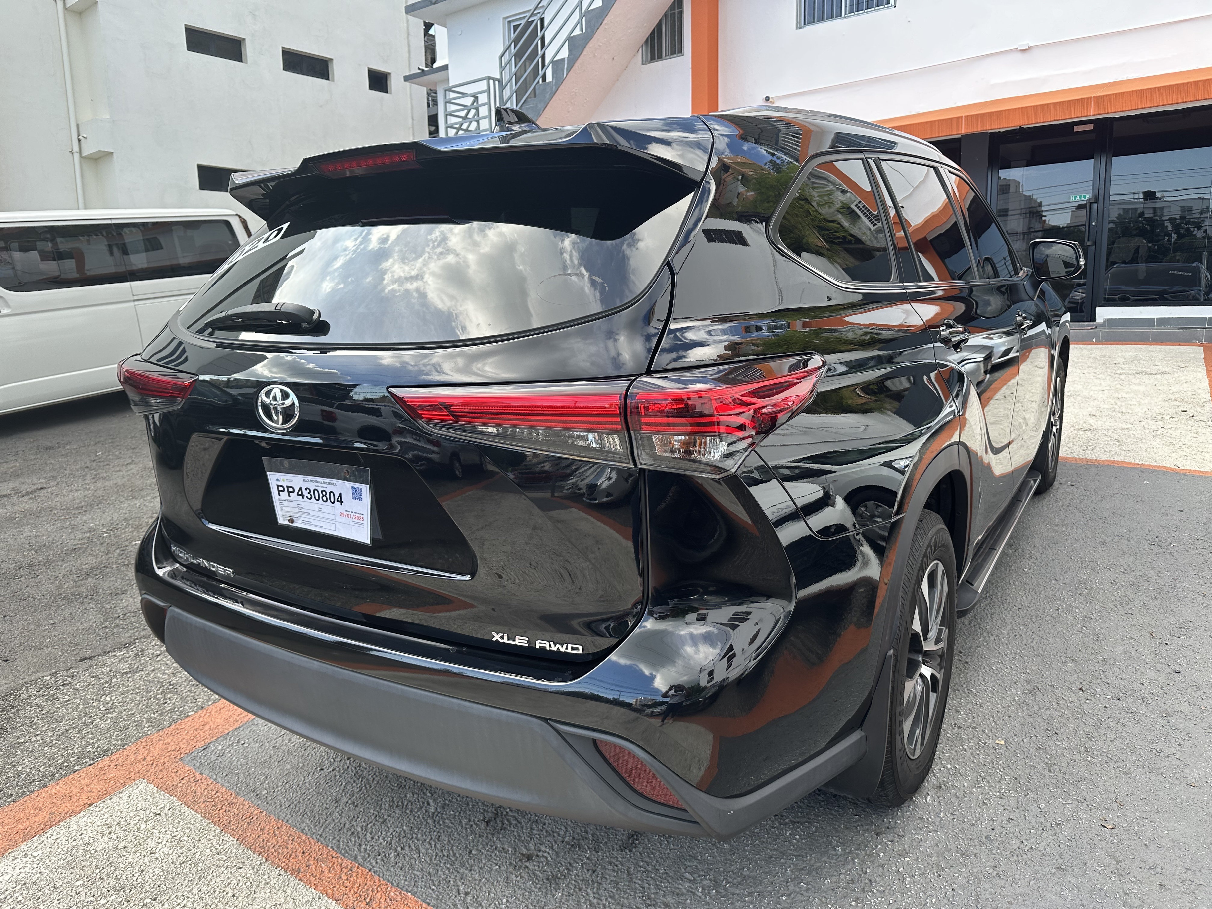 jeepetas y camionetas - Toyota Highlander XLE 2020  4