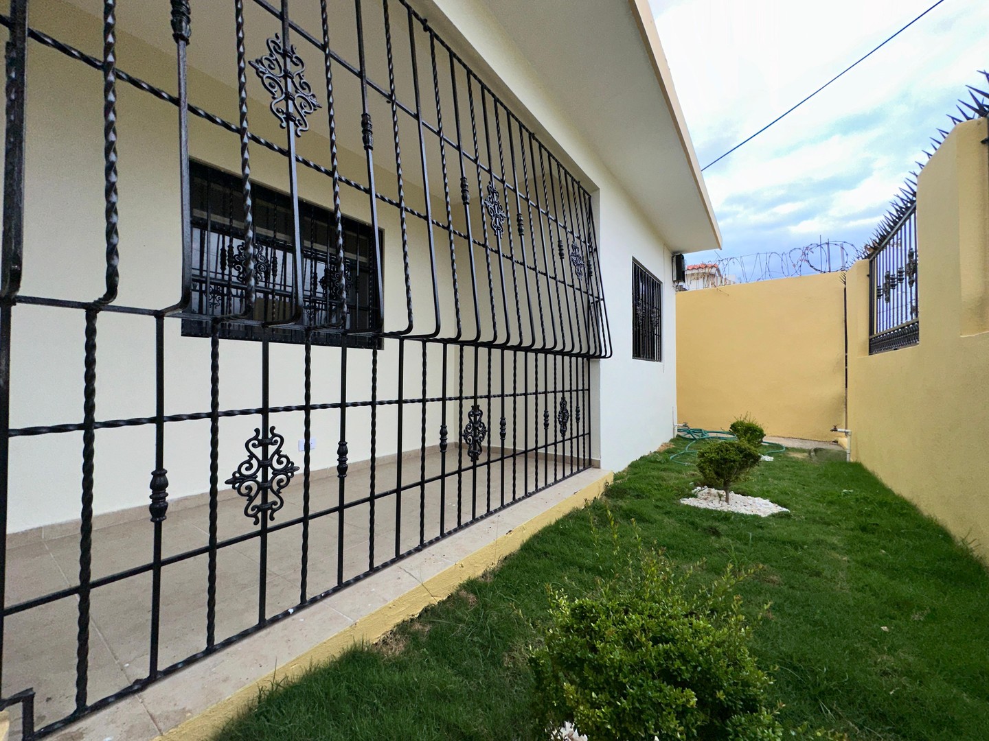 casas -  Casa de un nivel para vivir tranquilo Autopista de San Isidro. VENDIDA 6