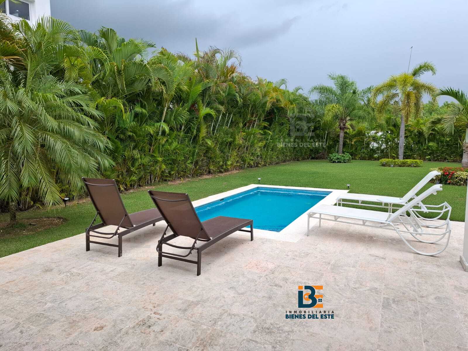 casas vacacionales y villas - Hermosa Villa  en Exclusivo Playa Nueva Romana 1