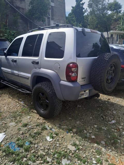 jeepetas y camionetas - Jeep liberty 2005 2