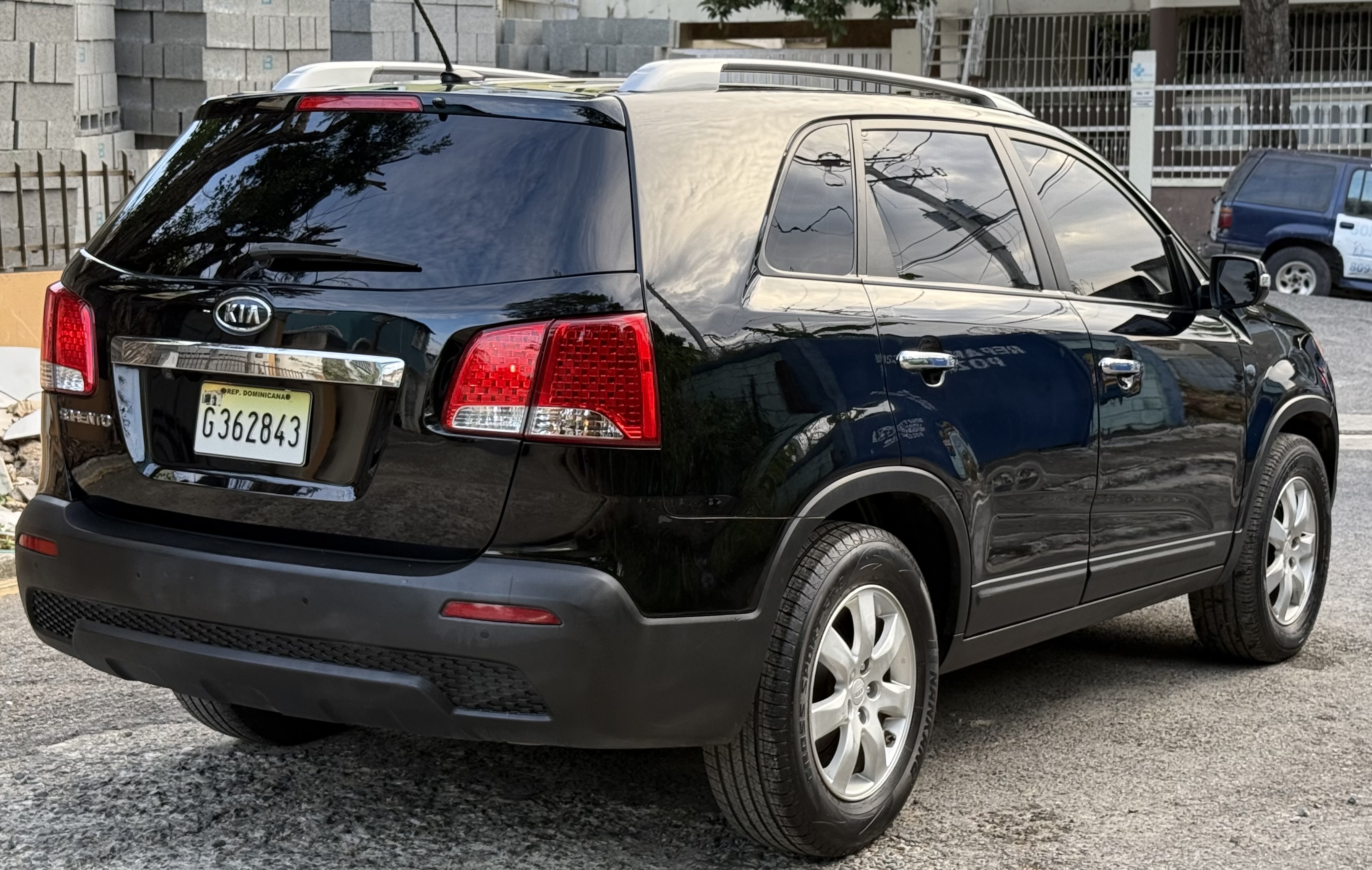 jeepetas y camionetas - Kia sorento LX 2011 4x2 3 filas motor DOHC 1