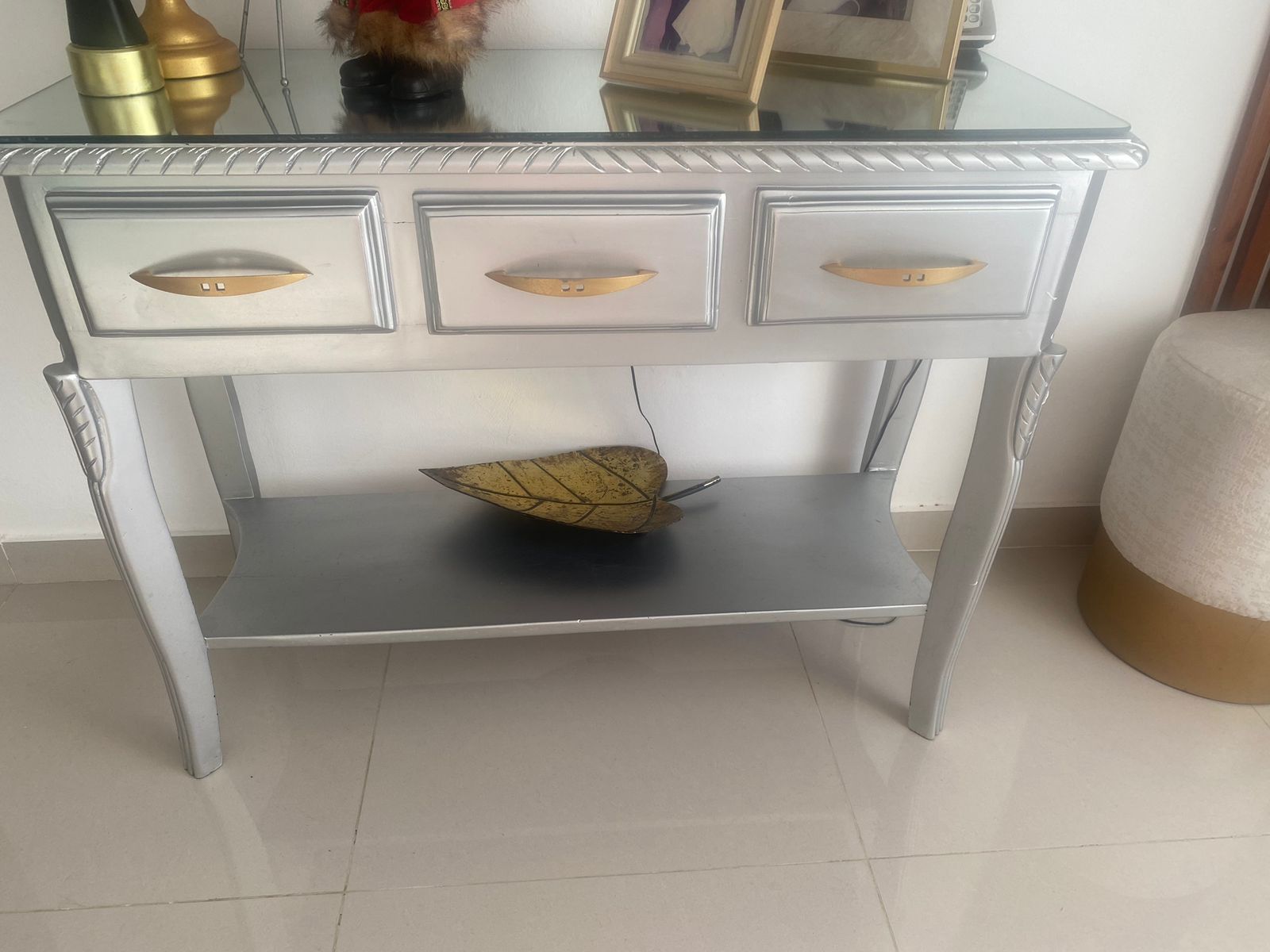 decoración y accesorios - Vendo repisa moderna en caoba pura pintada de gris