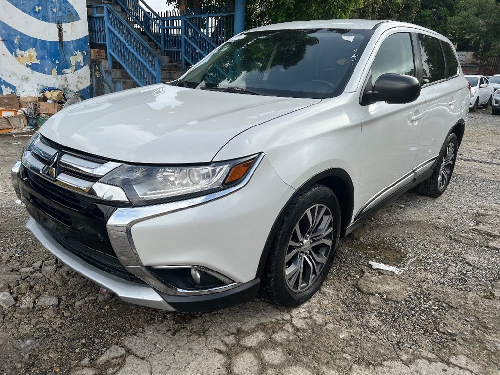 jeepetas y camionetas - 2016 Mitsubishi Outlander 3 Filas, 4x4  5