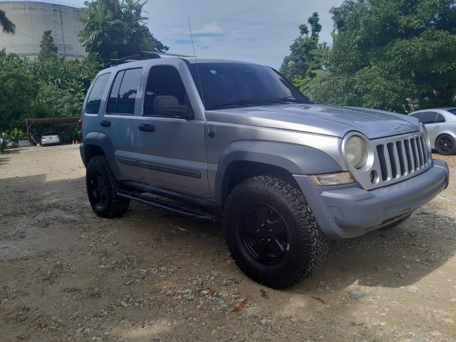 jeepetas y camionetas - Jeep liberty 2005 3