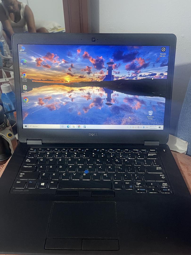 computadoras y laptops - vendo laptop nueva destapada